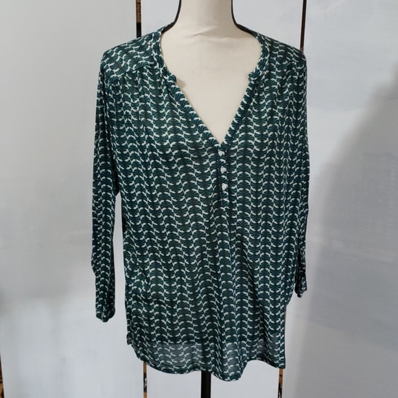 H&M Tops - H&M ladies button down blouse